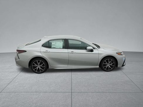 Used 2023 Toyota Camry SE FWD image 14