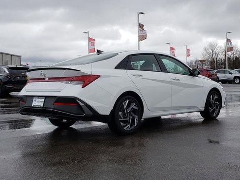 New 2025 Hyundai Elantra SEL image 5