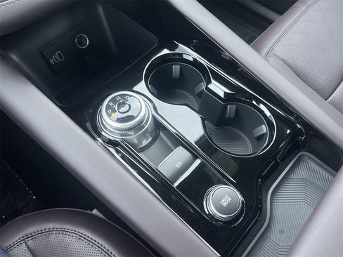 New 2026 Ford Explorer Platinum image 9