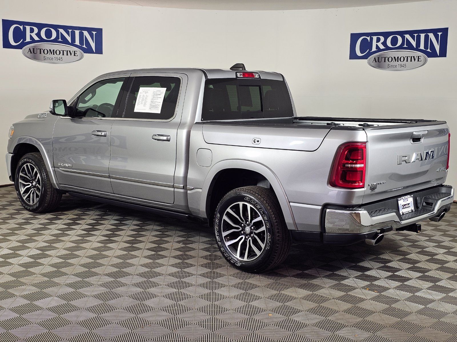 Used 2025 RAM 1500 Limited AWD/4WD image 32