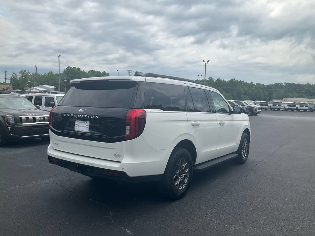 Certified 2025 Ford Expedition Active RWD image 5
