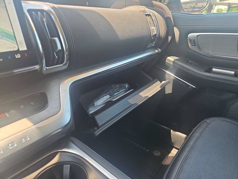 Used 2025 Ford Expedition Platinum AWD/4WD image 24