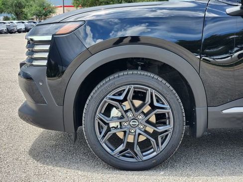 New 2025 Nissan Kicks SR image 5