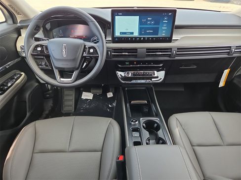 New 2026 Lincoln Corsair Premiere image 10