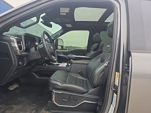 Used 2025 Ford F250 Platinum image 9