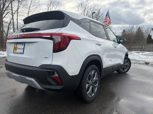 Certified 2025 Kia Seltos LX image 3