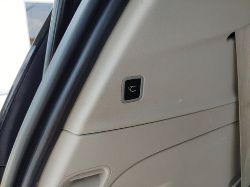 Used 2021 Chrysler Voyager Lxi FWD image 31
