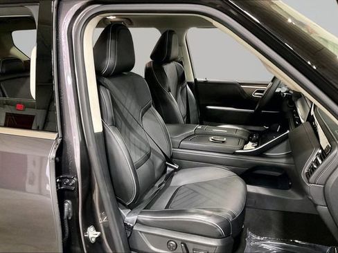 Used 2025 INFINITI QX80 Luxe image 9