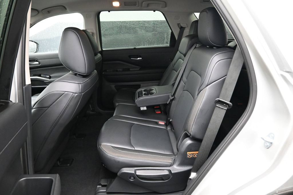 Certified 2025 Nissan Pathfinder SL FWD image 15