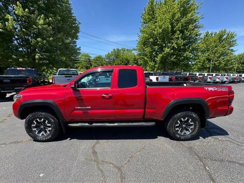 Used 2018 Toyota Tacoma TRD Off-Road w/ Technology Package AWD/4WD image 2