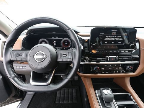 Used 2023 Nissan Pathfinder Platinum AWD/4WD image 15