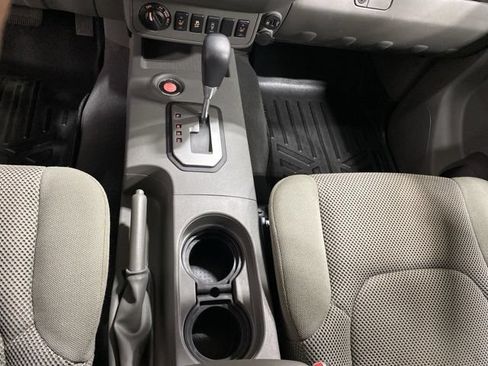 Used 2021 Nissan Frontier SV w/ Midnight Edition Floor Mats AWD/4WD image 18