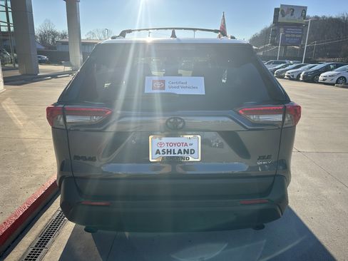 Certified 2025 Toyota RAV4 XLE Premium image 5