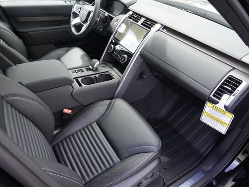 New 2026 Land Rover Discovery S AWD/4WD image 22