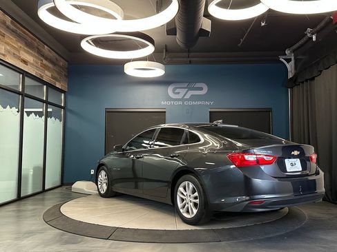 Used 2017 Chevrolet Malibu LT w/ Leather Package FWD image 5