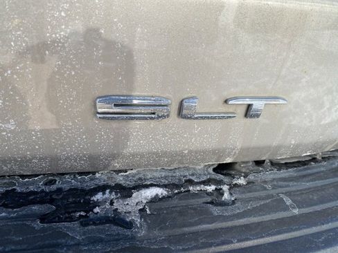 Used 2022 GMC Yukon XL SLT w/ SLT Premium Package image 5