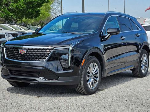 Used 2025 Cadillac XT4 Premium Luxury image 10