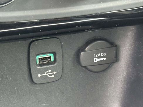 Used 2011 Chrysler 200 Limited FWD image 21