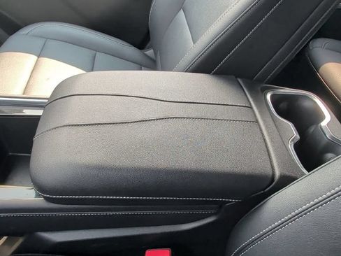 Used 2025 Chevrolet Traverse LT AWD/4WD image 26