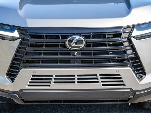 Used 2024 Lexus GX 550 w/ Accessory Package (2T) AWD/4WD image 7