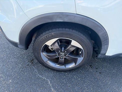 Used 2018 Honda HR-V EX image 10
