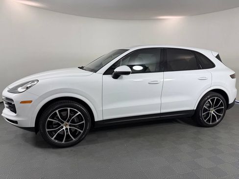 Used 2022 Porsche Cayenne AWD/4WD image 2