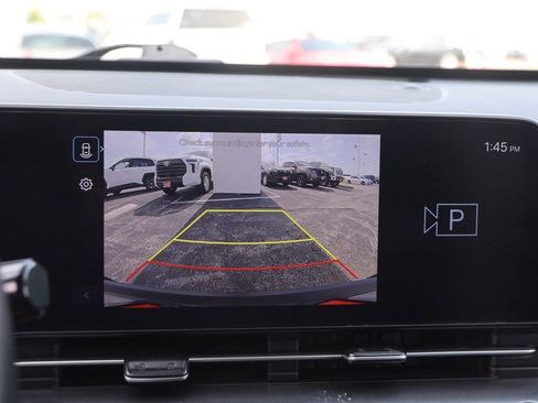 Used 2025 Hyundai Kona SEL FWD image 17