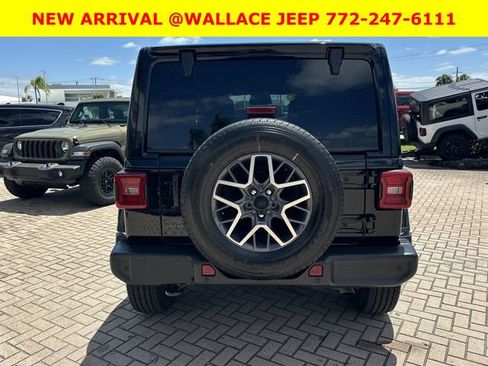 Used 2025 Jeep Wrangler Sahara image 7