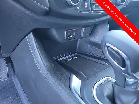 Used 2023 Chevrolet Traverse LT image 29