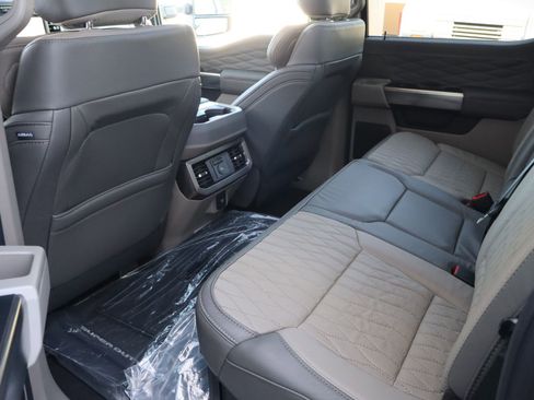 Used 2025 Ford F450 Platinum w/ Platinum Plus Package image 29