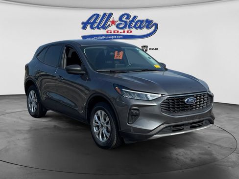 Used 2025 Ford Escape Active AWD/4WD image 3