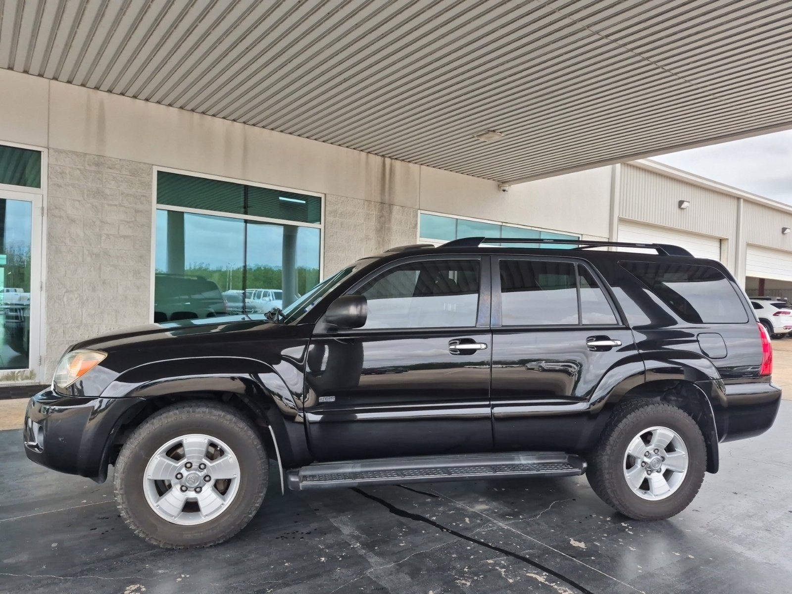 Used 2008 Toyota 4Runner SR5 w/ SR5 Extra Value Pkg 1 RWD image 2