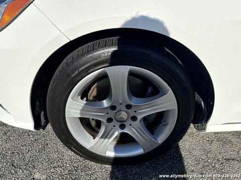 Used 2014 Mercedes-Benz E 350 4MATIC Sedan image 9