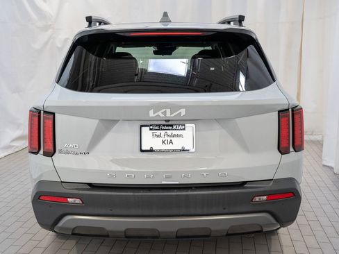 Used 2022 Kia Sorento S w/ Panoramic Sunroof Package image 4