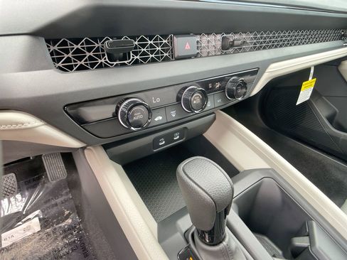 Used 2025 Honda Accord LX image 18