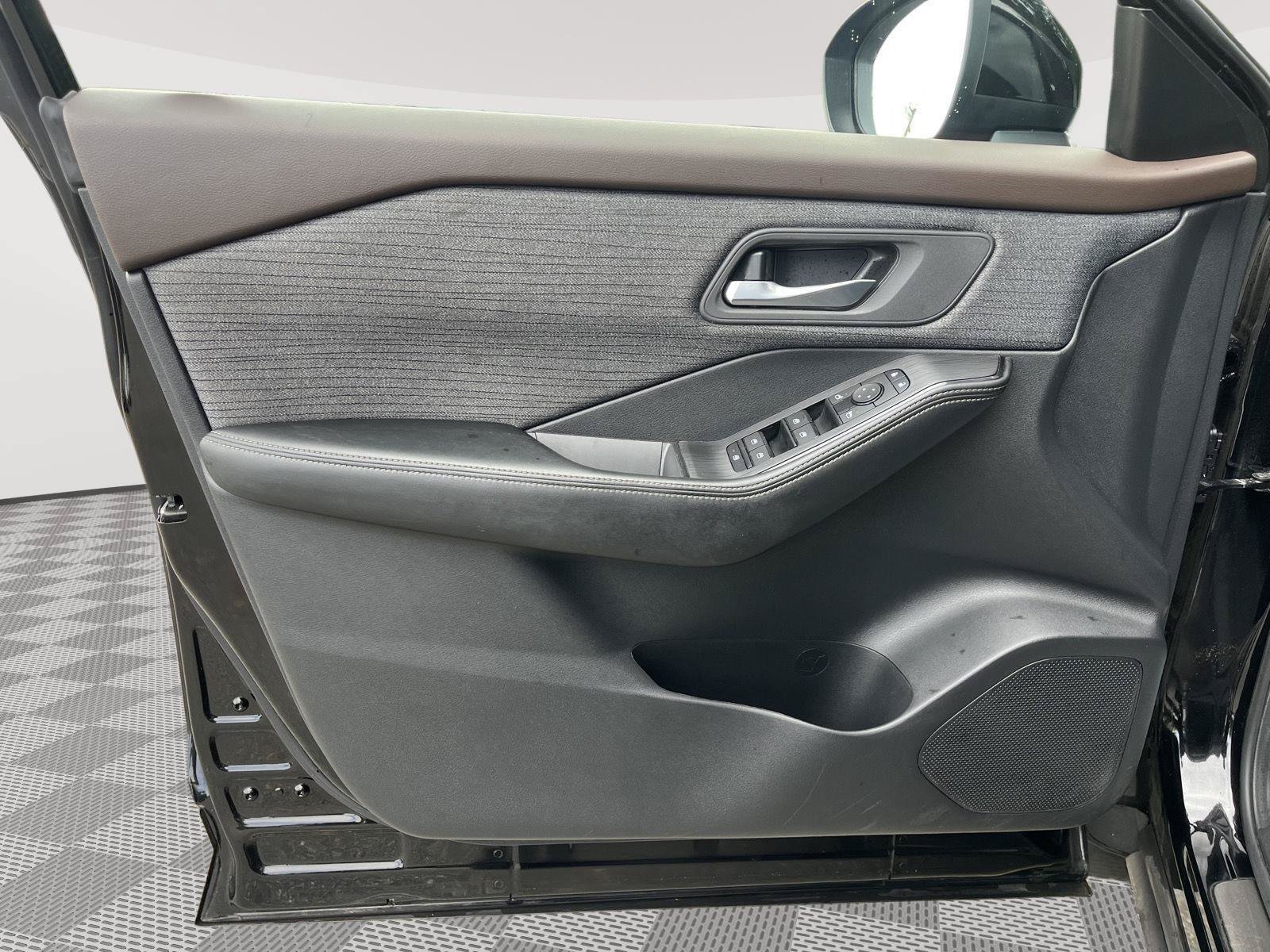 Certified 2023 Nissan Rogue SV AWD/4WD image 18