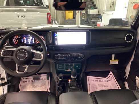 New 2026 Jeep Wrangler Unlimited Sahara AWD/4WD image 17