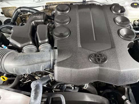 Certified 2024 Toyota 4Runner SR5 AWD/4WD image 41