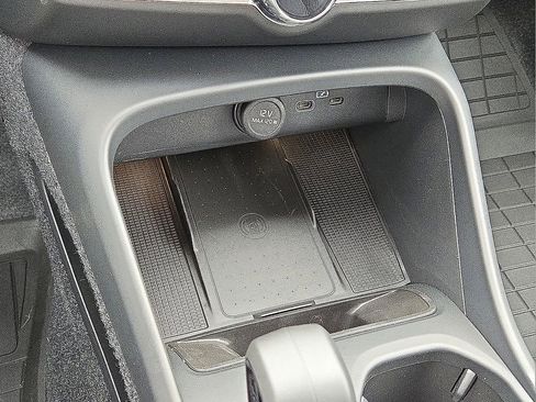 New 2026 Volvo XC40 B5 Core image 28