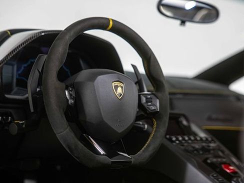 Used 2016 Lamborghini Aventador LP 750-4 Superveloce AWD/4WD image 17