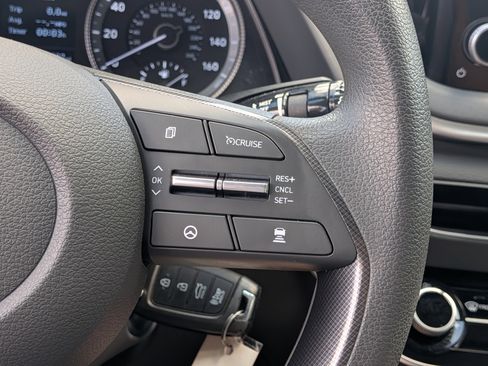 Used 2021 Hyundai Sonata SE w/ Preferred Accessory Package image 23