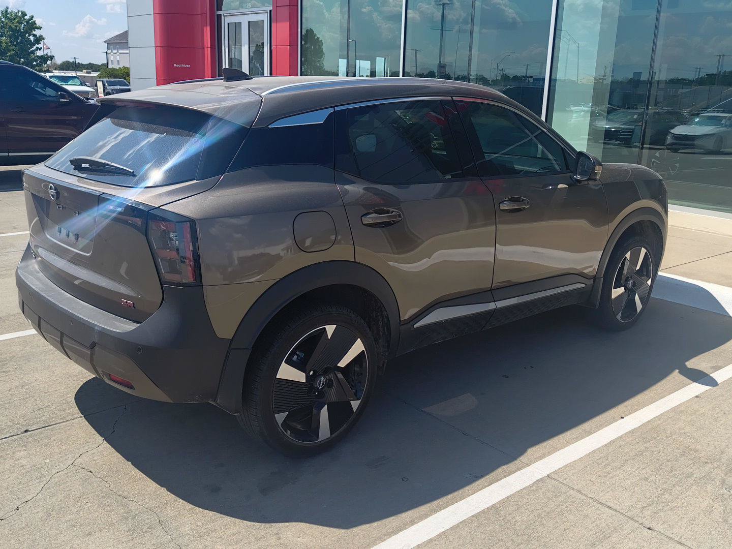 Used 2025 Nissan Kicks SR FWD image 13