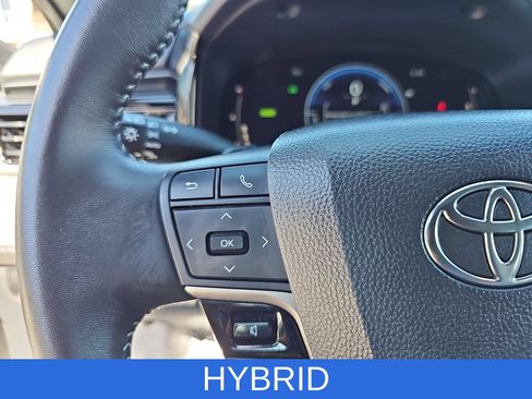 Used 2025 Toyota Camry SE FWD image 16