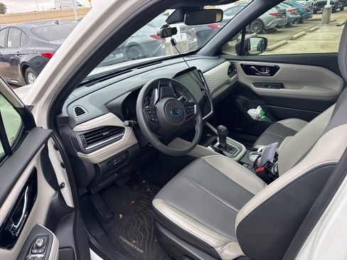 Used 2025 Subaru Forester Limited image 5