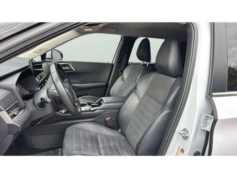 Used 2025 Mitsubishi Outlander SE FWD image 11