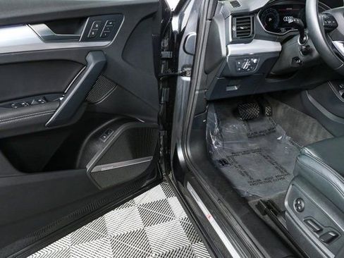 Used 2023 Audi Q5 2.0T Prestige w/ Prestige Package image 8