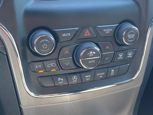 Used 2021 Jeep Grand Cherokee Freedom Edition AWD/4WD image 19