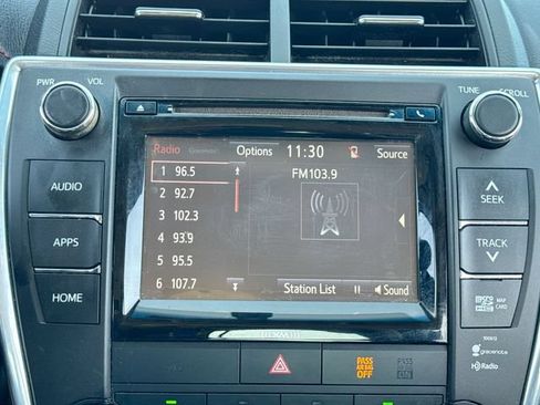 Used 2017 Toyota Camry SE FWD image 16