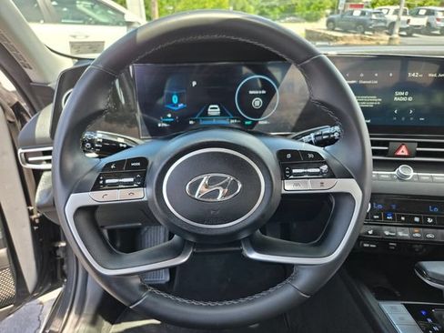 Used 2023 Hyundai Elantra SEL w/ Convenience Package FWD image 29