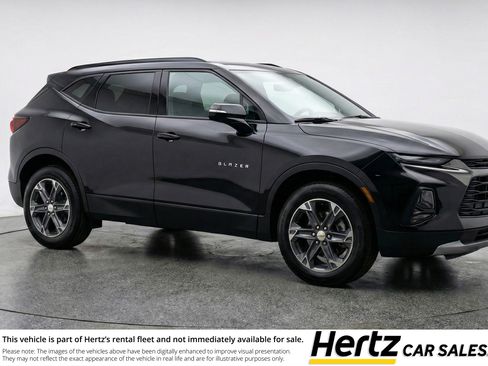 Used 2025 Chevrolet Blazer LT image 1